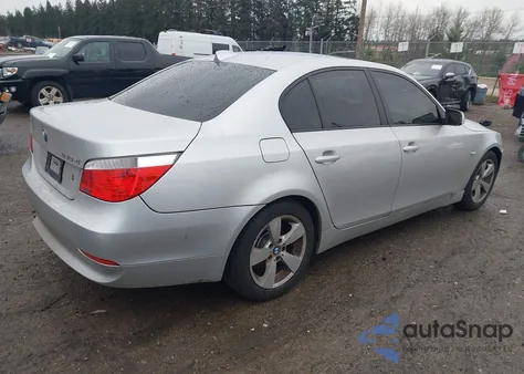 2007 BMW 530Xi z USA, uszkodzony, nr VIN WBANF73527CU26489